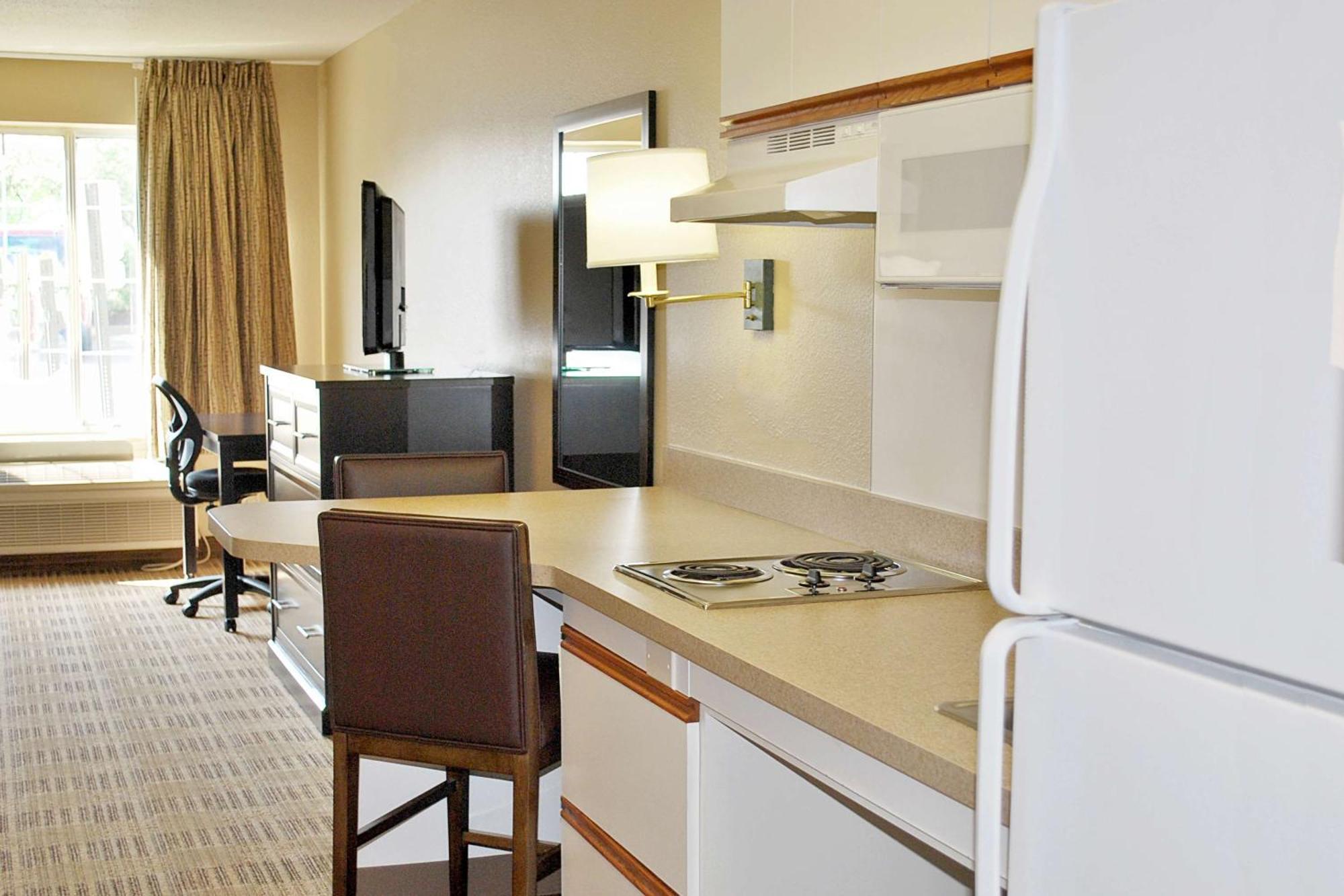เอ็กซ์เทนด์ สเตย์ อเมริกา เมดโดว์แลนด์ อีสต์ รัทเทอร์ฟอร์ด Hotel อีสต์รัทเธอร์ฟอร์ด ภายนอก รูปภาพ