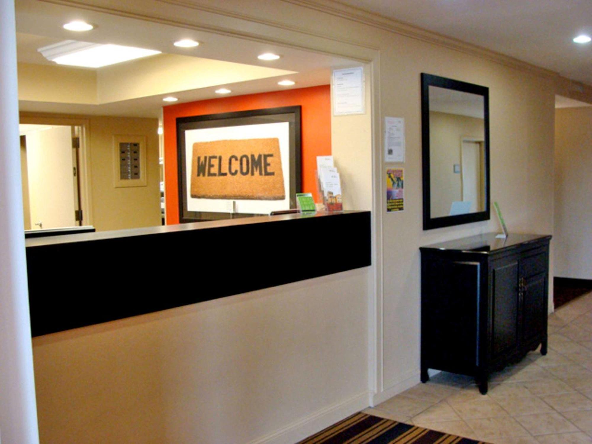 เอ็กซ์เทนด์ สเตย์ อเมริกา เมดโดว์แลนด์ อีสต์ รัทเทอร์ฟอร์ด Hotel อีสต์รัทเธอร์ฟอร์ด ภายนอก รูปภาพ