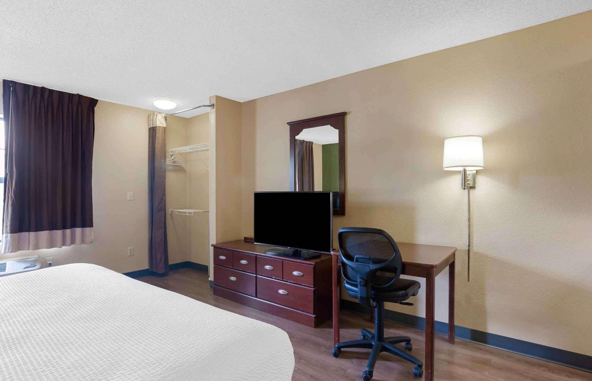 เอ็กซ์เทนด์ สเตย์ อเมริกา เมดโดว์แลนด์ อีสต์ รัทเทอร์ฟอร์ด Hotel อีสต์รัทเธอร์ฟอร์ด ภายนอก รูปภาพ