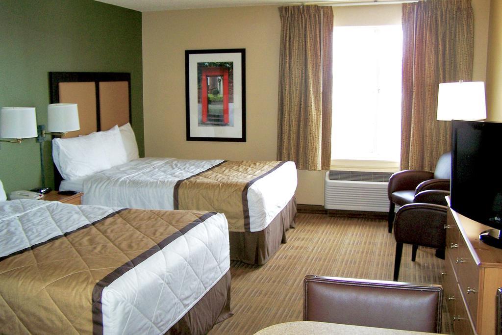 เอ็กซ์เทนด์ สเตย์ อเมริกา เมดโดว์แลนด์ อีสต์ รัทเทอร์ฟอร์ด Hotel อีสต์รัทเธอร์ฟอร์ด ภายนอก รูปภาพ